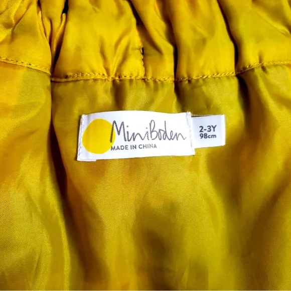 Mini Boden rainbow pleated Wool skirt lined with a yellow satin
2-3yr - Picture 4 of 4